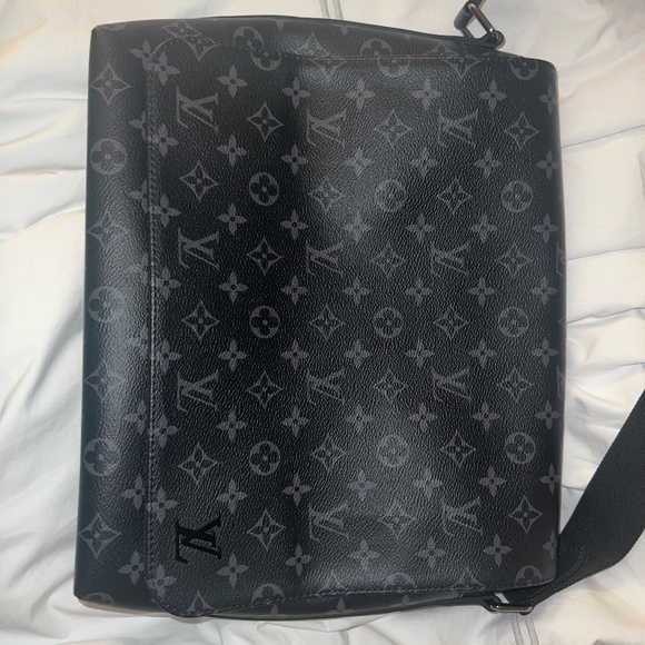 Louis Vuitton - Damier Graphite District PM Crossbody bag - Catawiki